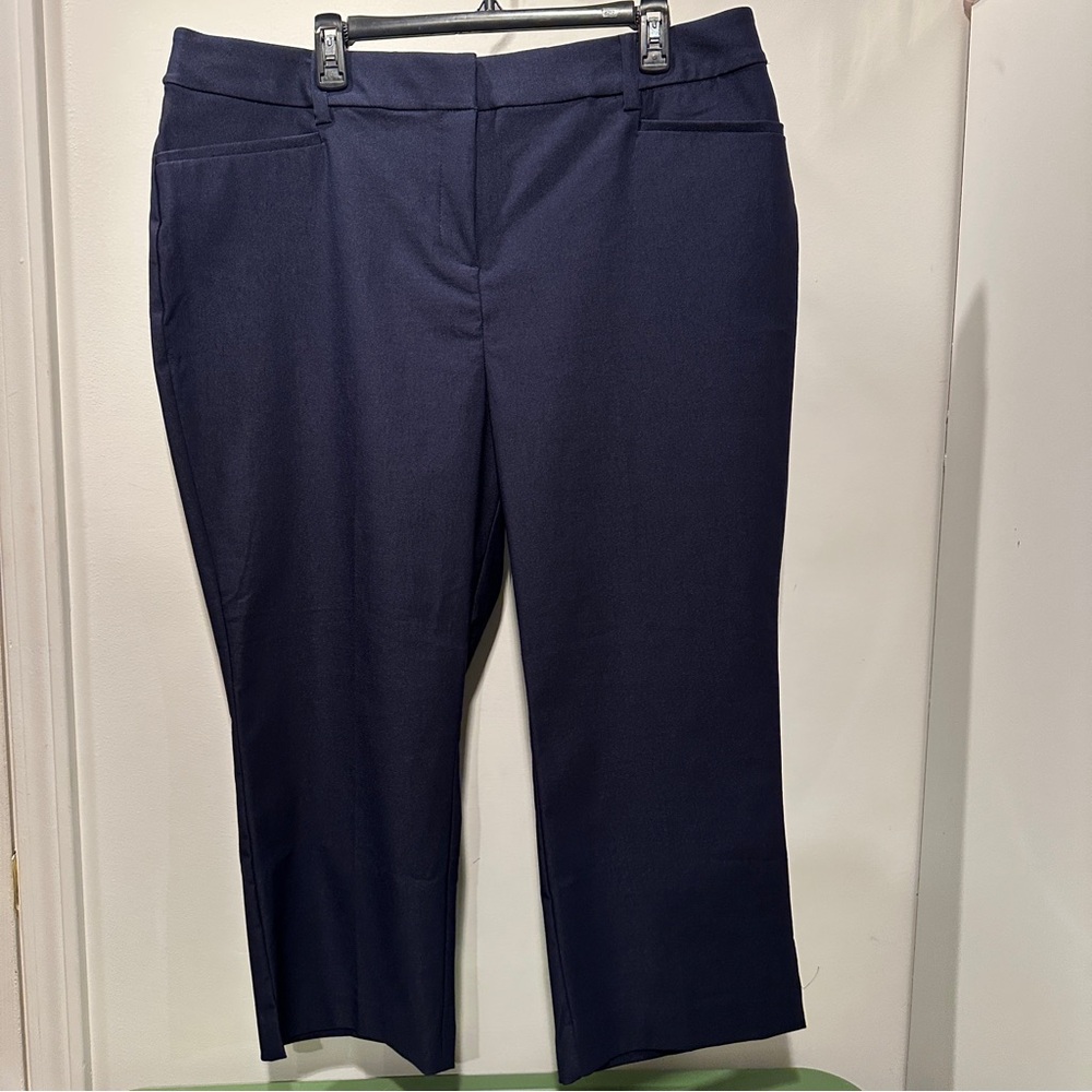 NEW Lane Bryant Navy Capris - 18